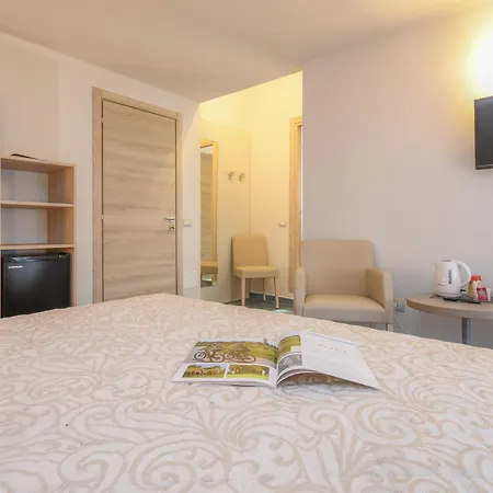 Riel Hotel