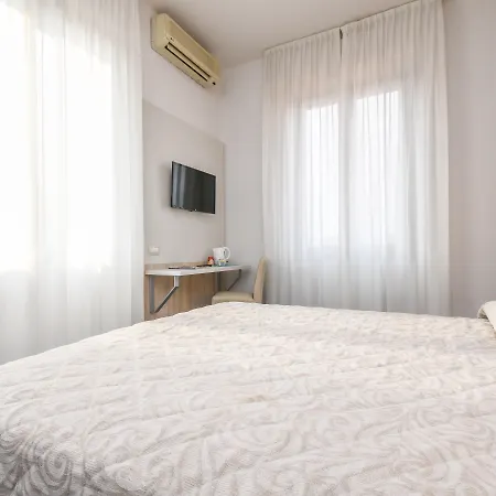 Riel Hotel