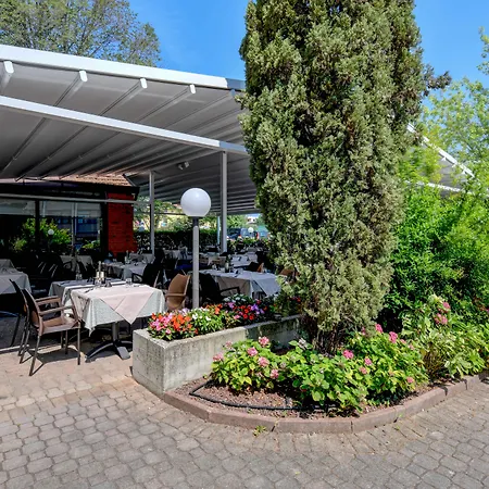 Riel Hotel