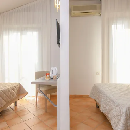 瑞尔酒店 酒店 西尔米奥奈