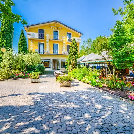 瑞尔酒店 西尔米奥奈